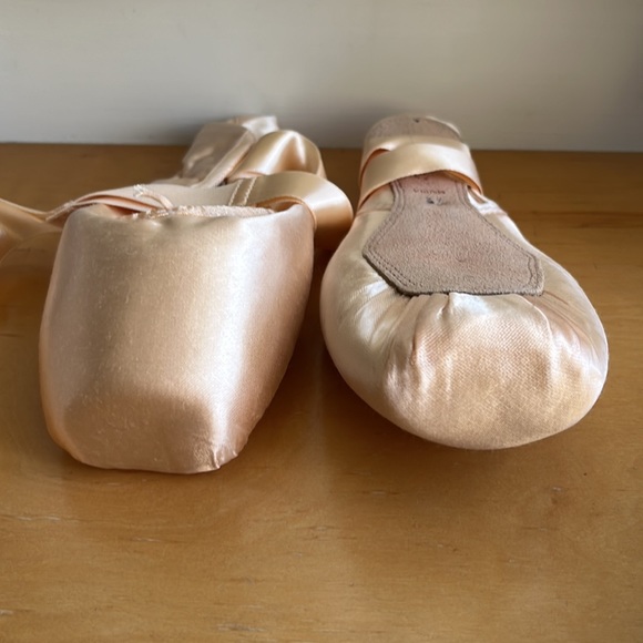 NEW Mirella Advanced Point Shoes - Picture 3 of 4